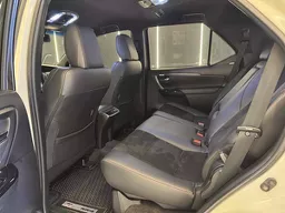Toyota Hilux SW4