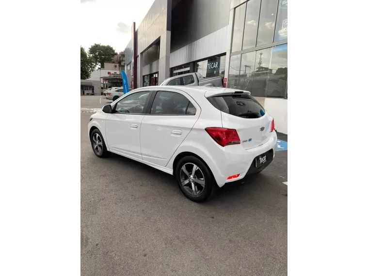 Chevrolet Onix Branco 4