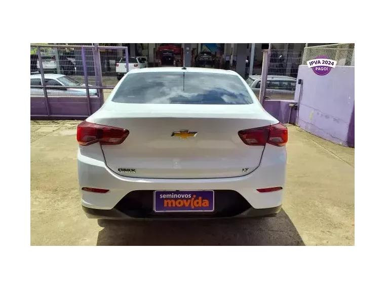 Chevrolet Onix Branco 7