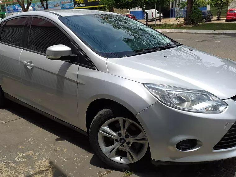 Ford Focus Prata 6