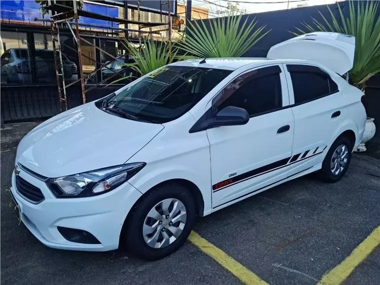 Chevrolet Onix Branco 1