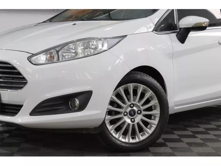 Ford Fiesta Branco 4