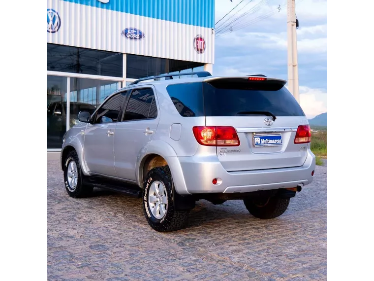 Toyota Hilux SW4 Prata 23