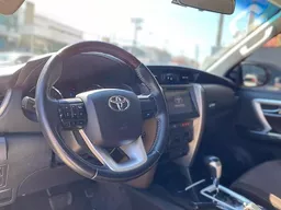 Toyota Hilux SW4