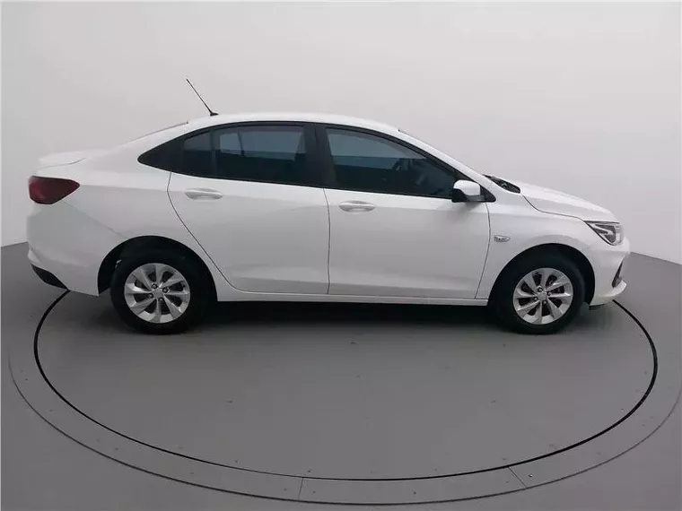 Chevrolet Onix Branco 9