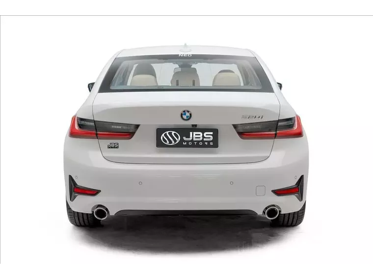 BMW 320i Branco 11