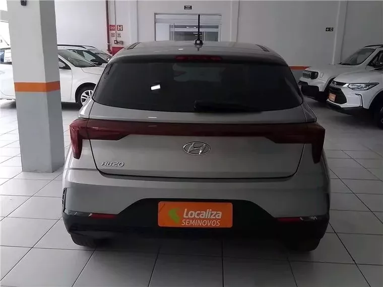 Hyundai HB20 Prata 14