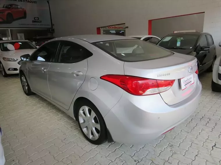 Hyundai Elantra Prata 13