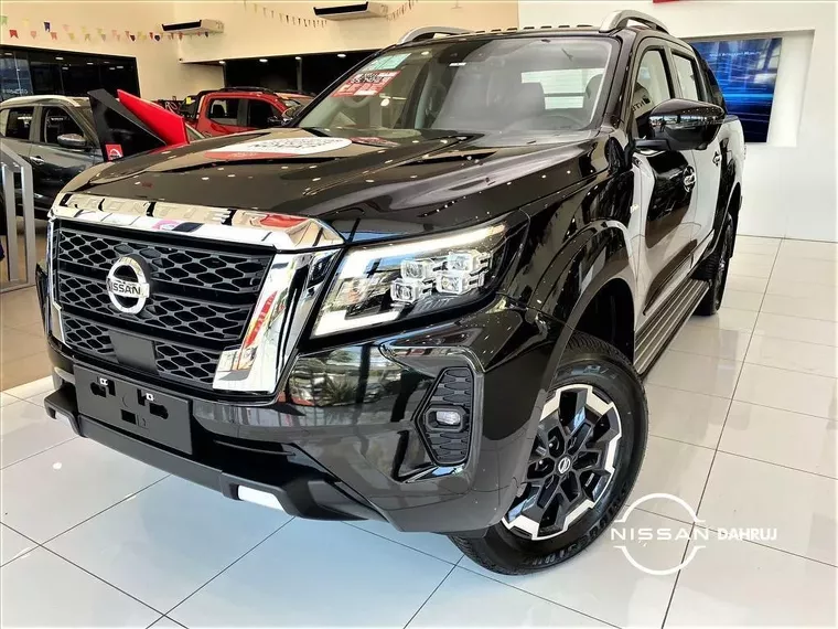 Nissan Frontier Preto 7