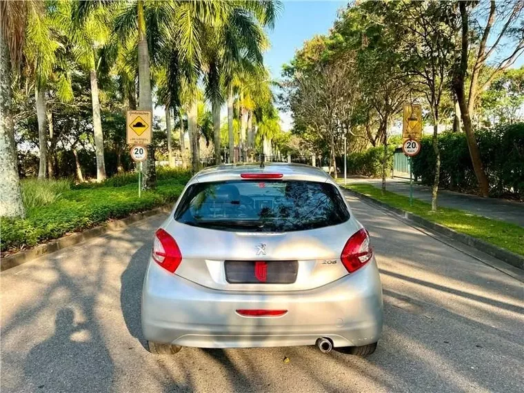 Peugeot 208 Prata 3