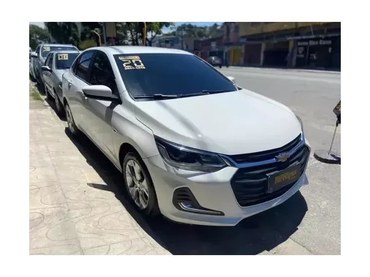 Chevrolet Onix Branco 1