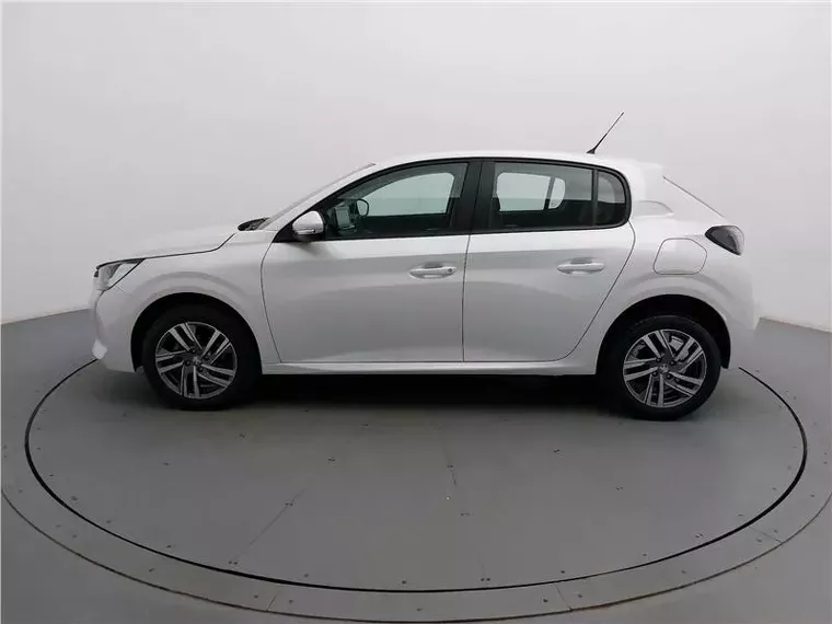 Peugeot 208 Branco 18