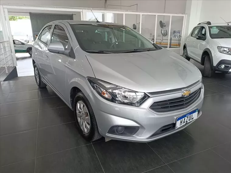 Chevrolet Onix Prata 7