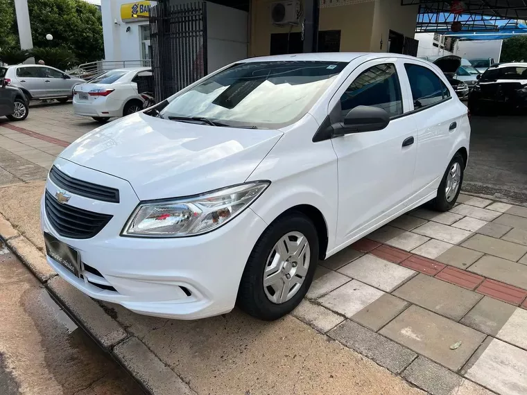 Chevrolet Onix Branco 1