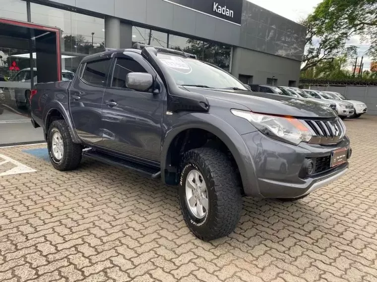 Mitsubishi L200 Triton Cinza 3