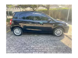 Volkswagen Cross UP