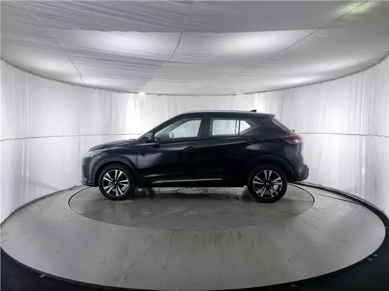 Nissan Kicks Preto 13