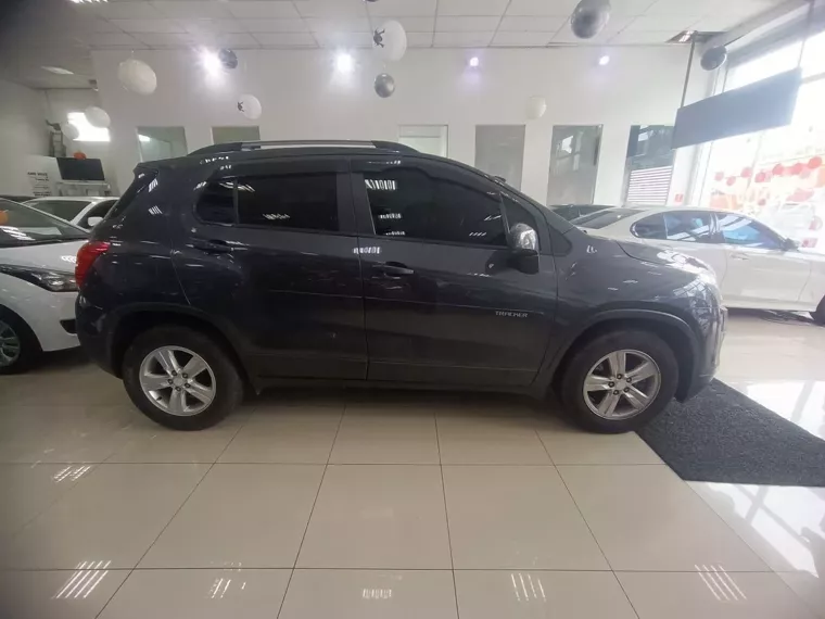 Chevrolet Tracker Cinza 16