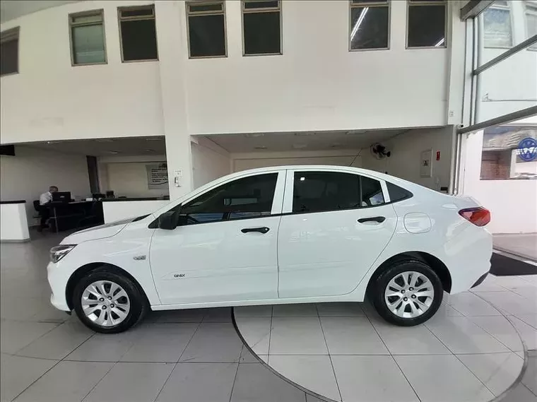 Chevrolet Onix Branco 2