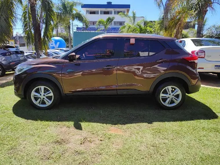 Nissan Kicks Marrom 10