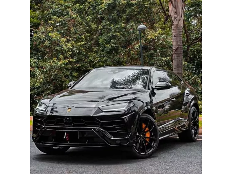 Lamborghini Urus Preto 1