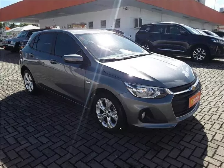 Chevrolet Onix Cinza 9