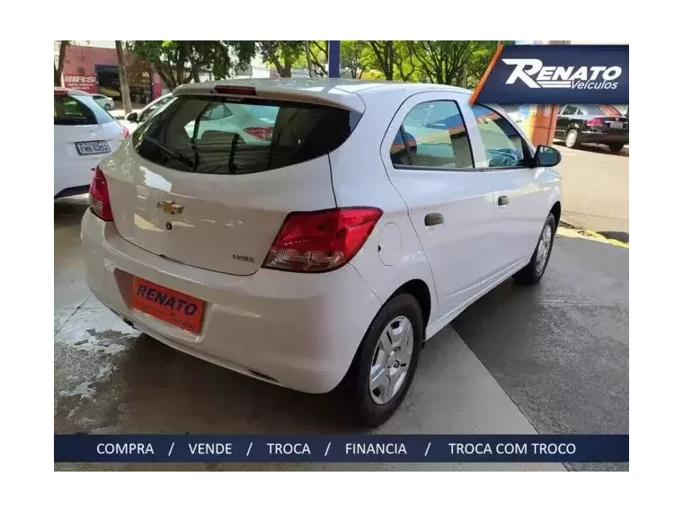 Chevrolet Onix Branco 7