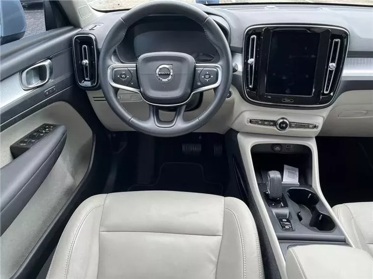 Volvo XC40 Prata 12