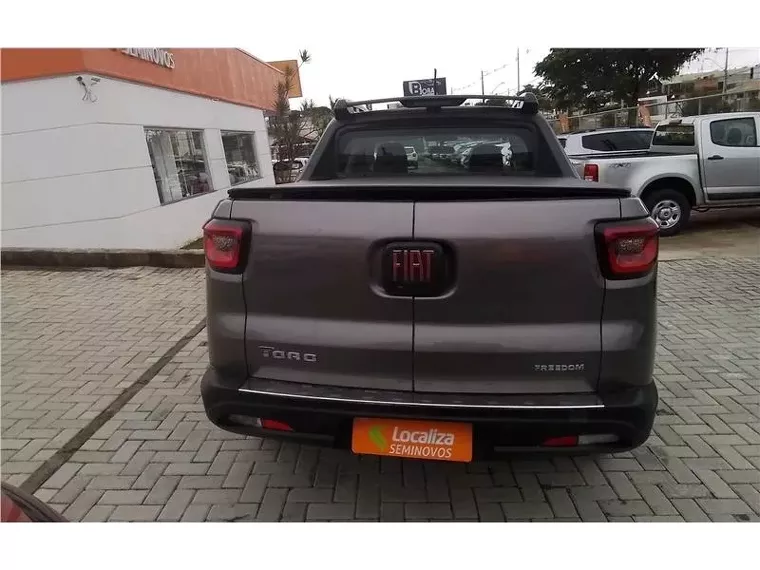 Fiat Toro Cinza 1