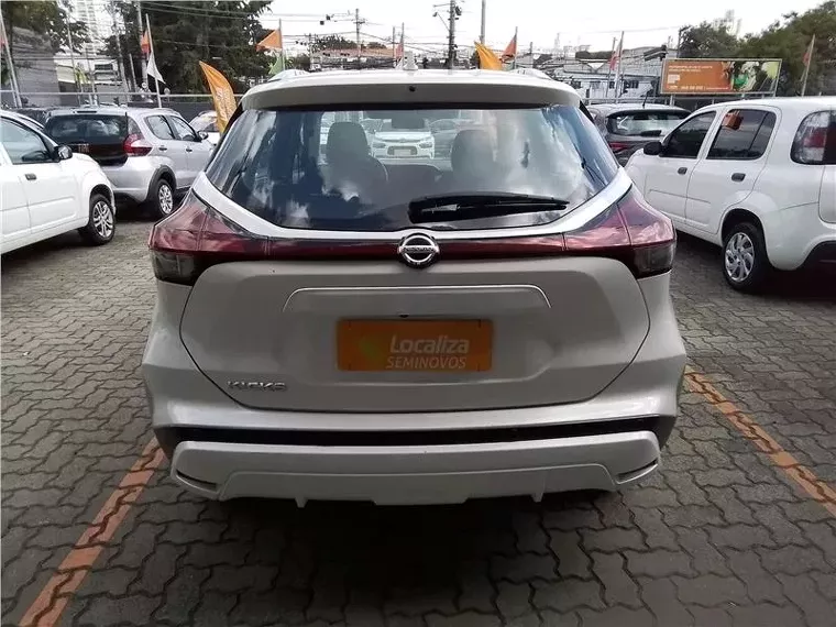 Nissan Kicks Branco 9