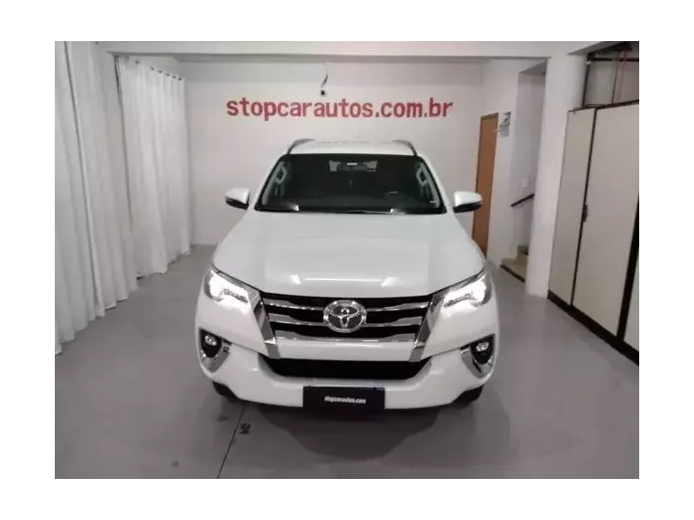 Toyota Hilux SW4 Branco 1