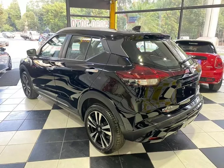 Nissan Kicks Preto 4