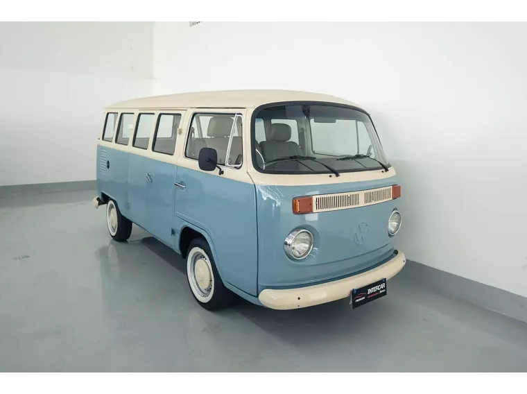 Volkswagen Kombi Azul 18