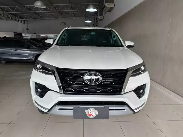 Toyota Hilux SW4 Branco 2