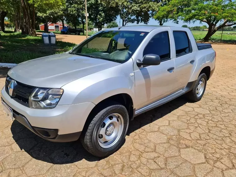 Renault Duster Oroch Prata 2