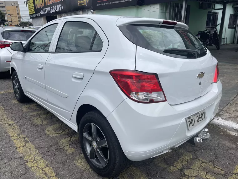 Chevrolet Onix Branco 2