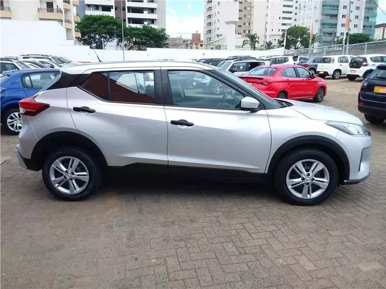 Nissan Kicks Prata 9