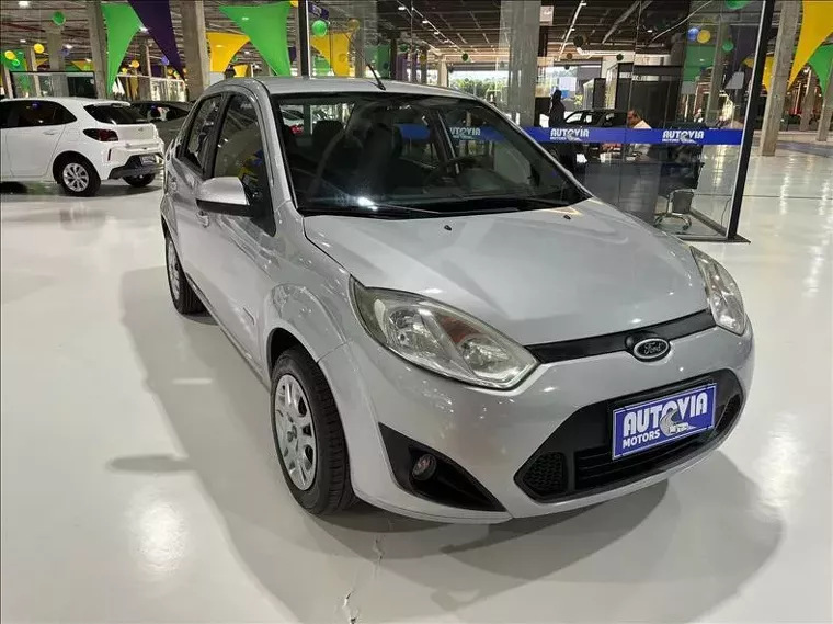 Ford Fiesta Prata 4