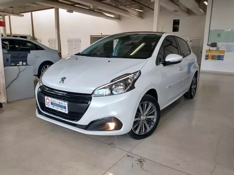 Peugeot 208 Branco 5