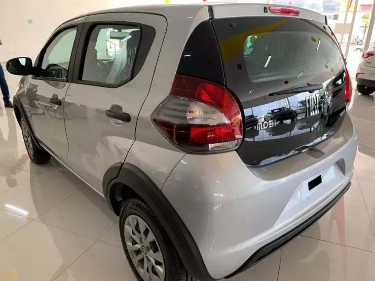 Fiat Mobi Prata 10