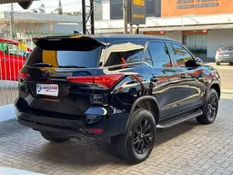 Toyota Hilux SW4