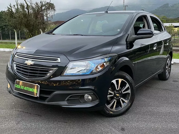 Chevrolet Onix Preto 1