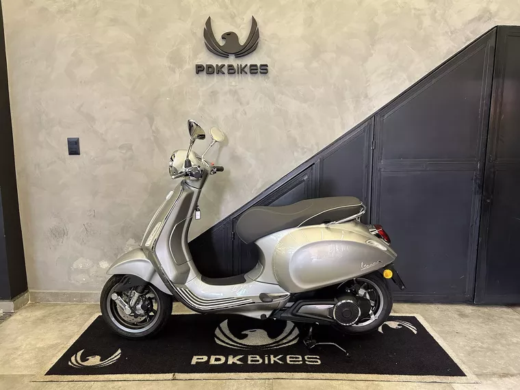 Piaggio Vespa Prata 3