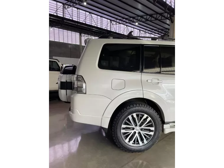 Mitsubishi Pajero Full Branco 14