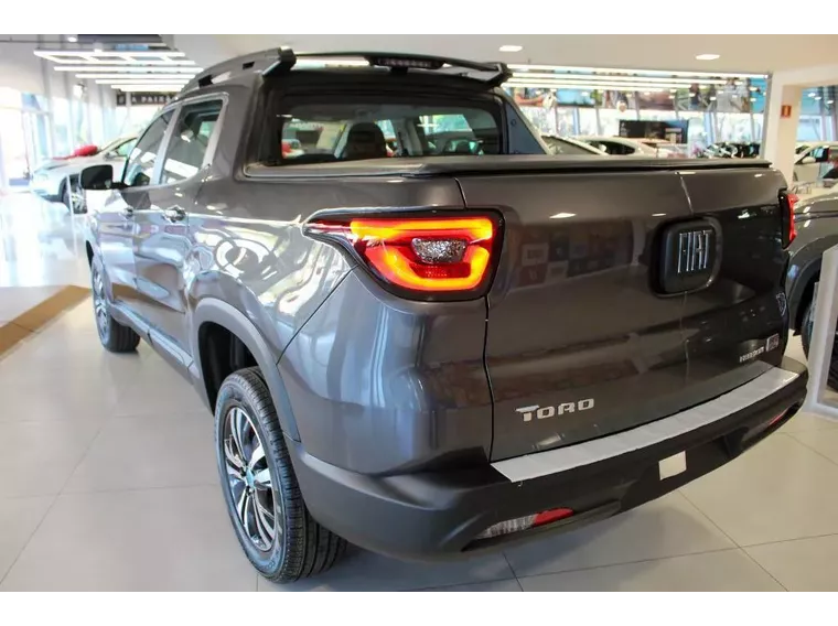 Fiat Toro Cinza 1