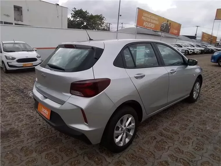 Chevrolet Onix Prata 3