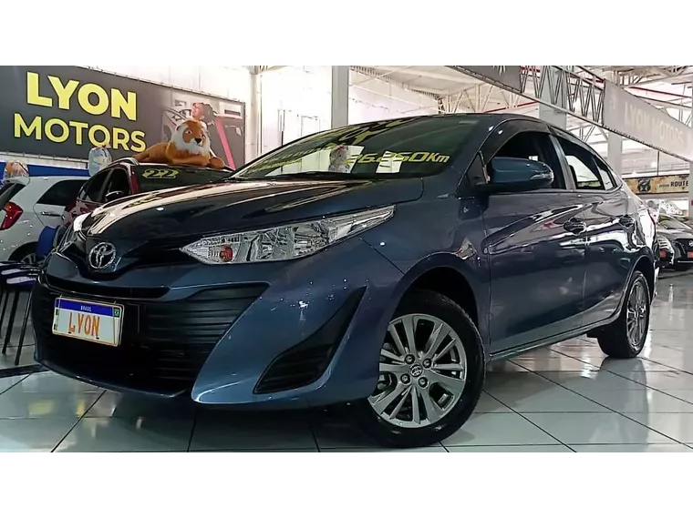 Toyota Yaris Azul 4