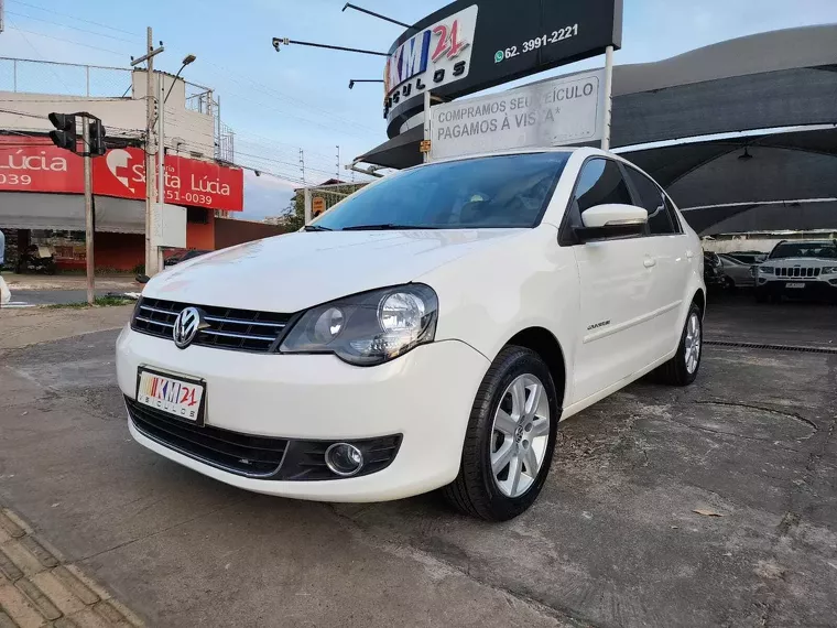 Volkswagen Polo Sedan Branco 8