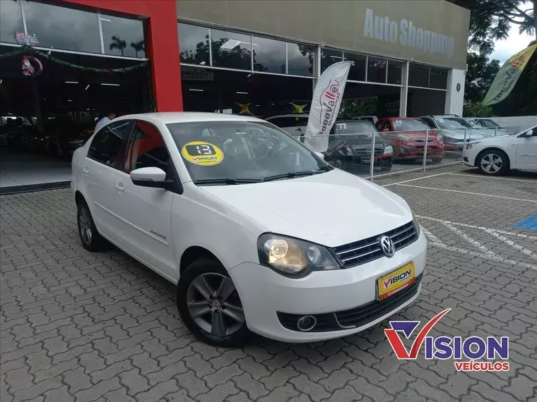 Volkswagen Polo Sedan Branco 10