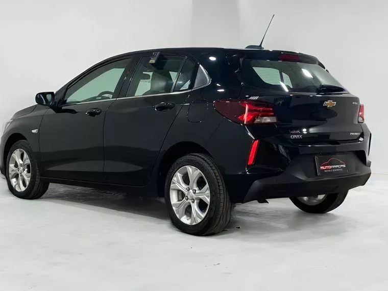 Chevrolet Onix Preto 13